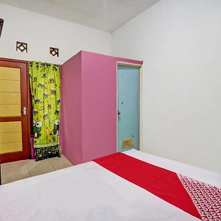 Oyo Life 92840 Wisma Morricco Jombang Esterno foto