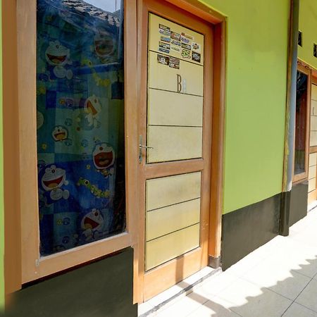 Oyo Life 92840 Wisma Morricco Jombang Esterno foto