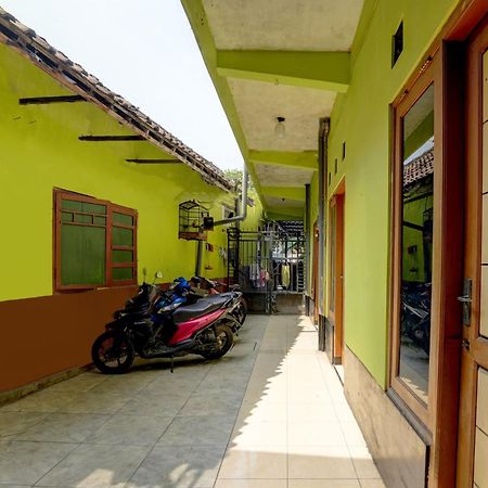 Oyo Life 92840 Wisma Morricco Jombang Esterno foto