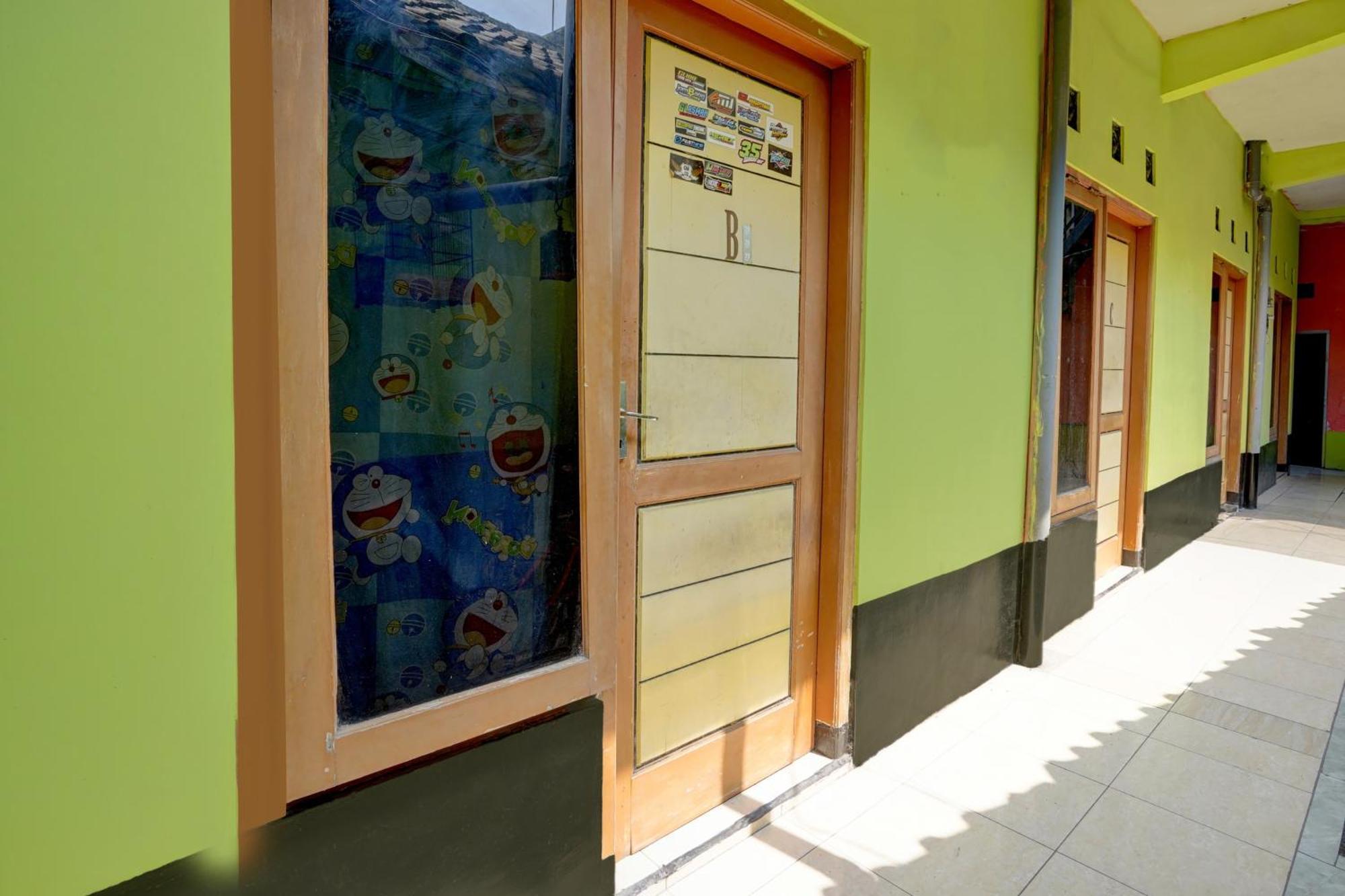 Oyo Life 92840 Wisma Morricco Jombang Esterno foto