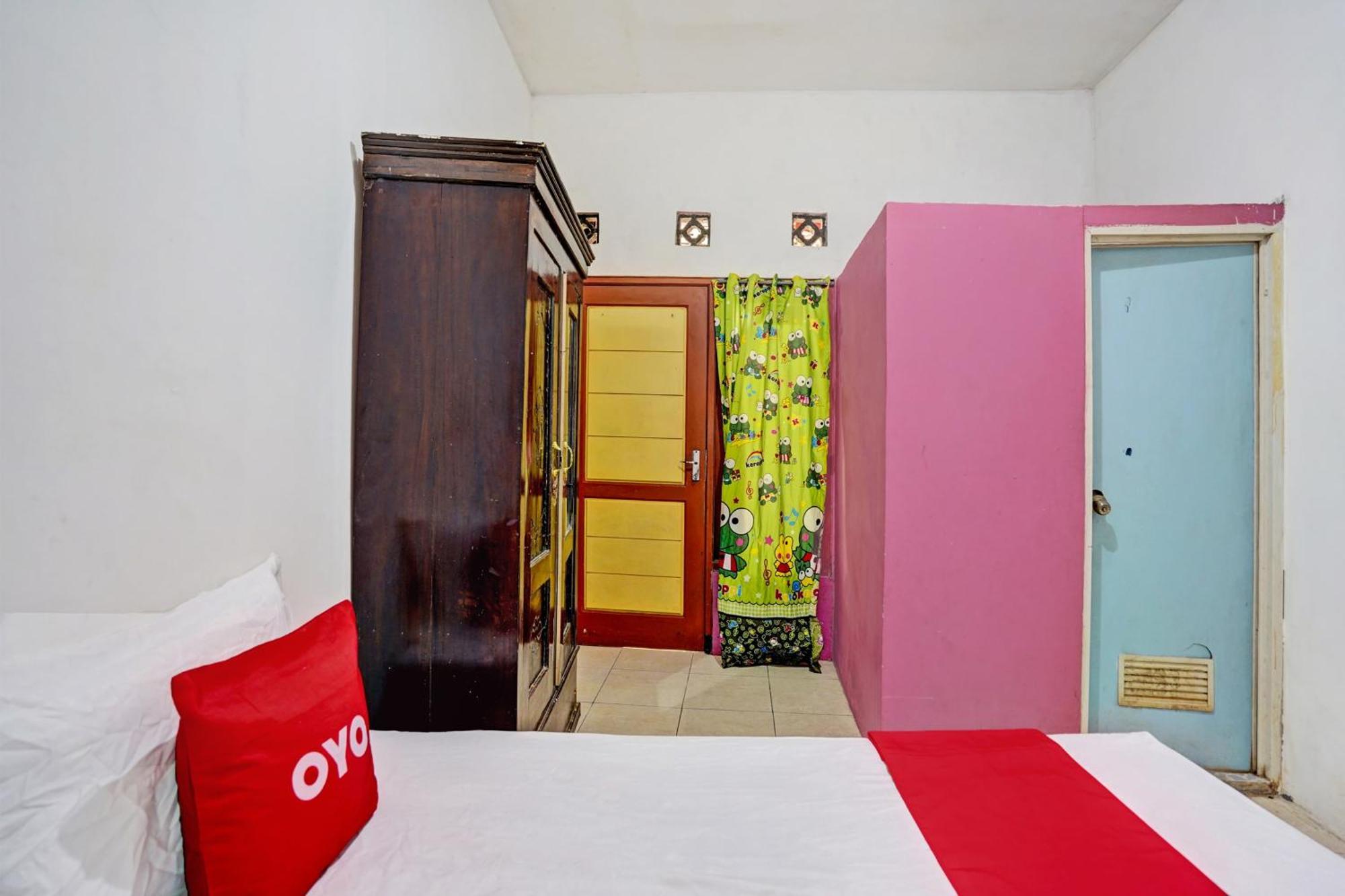 Oyo Life 92840 Wisma Morricco Jombang Esterno foto