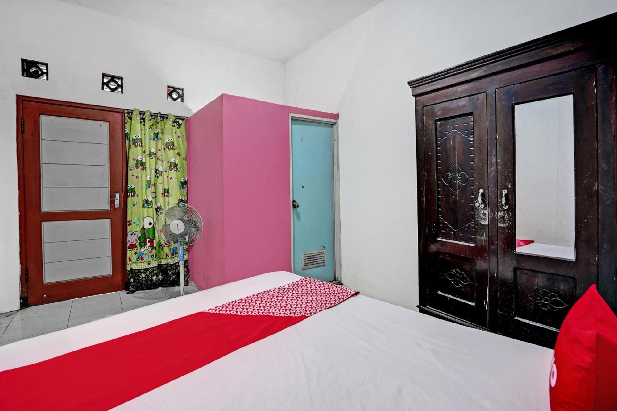 Oyo Life 92840 Wisma Morricco Jombang Esterno foto