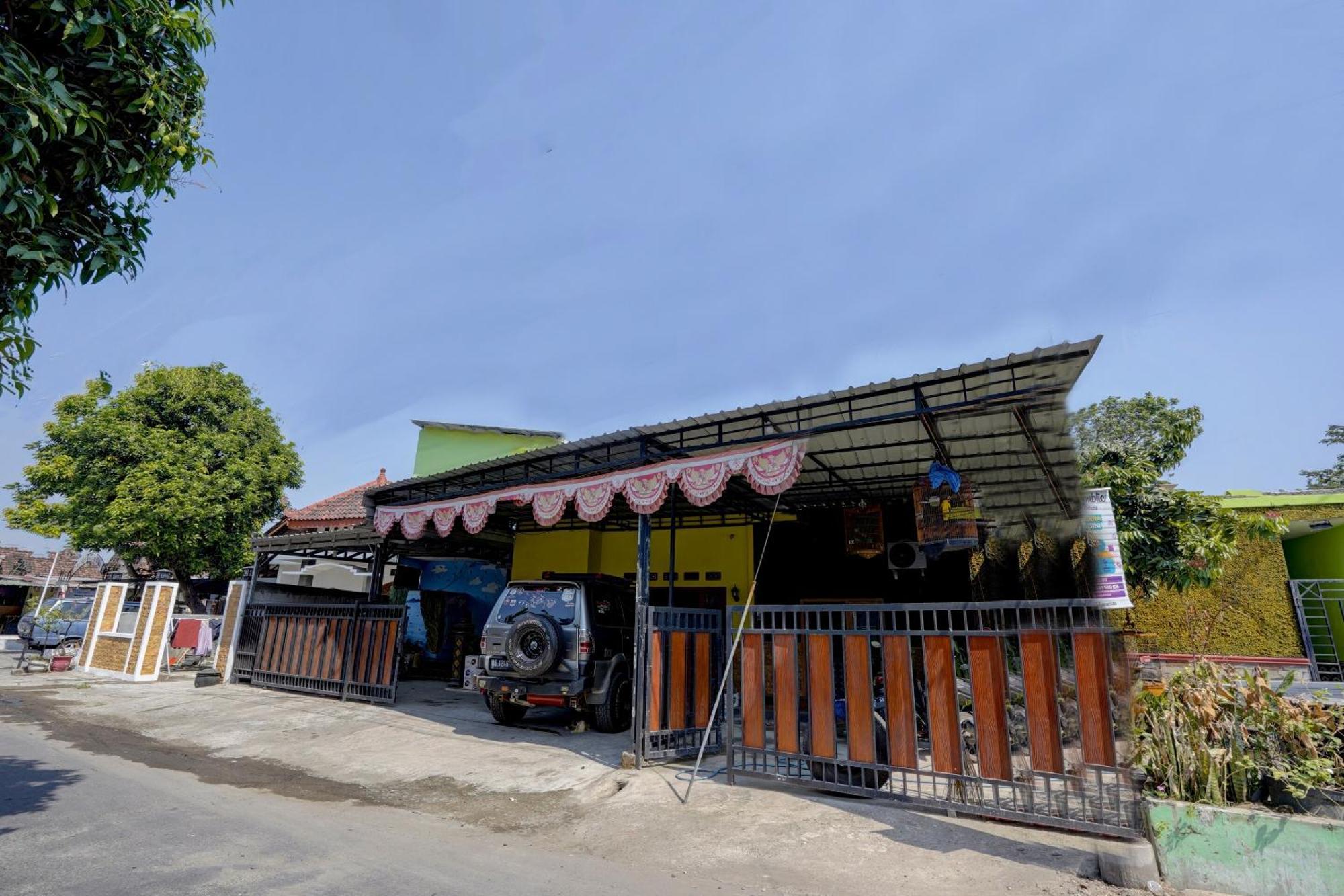 Oyo Life 92840 Wisma Morricco Jombang Esterno foto